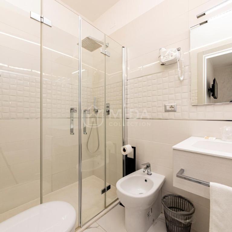 Riviera Luxury Rooms - Deluxe Double Room with Balcony - 5