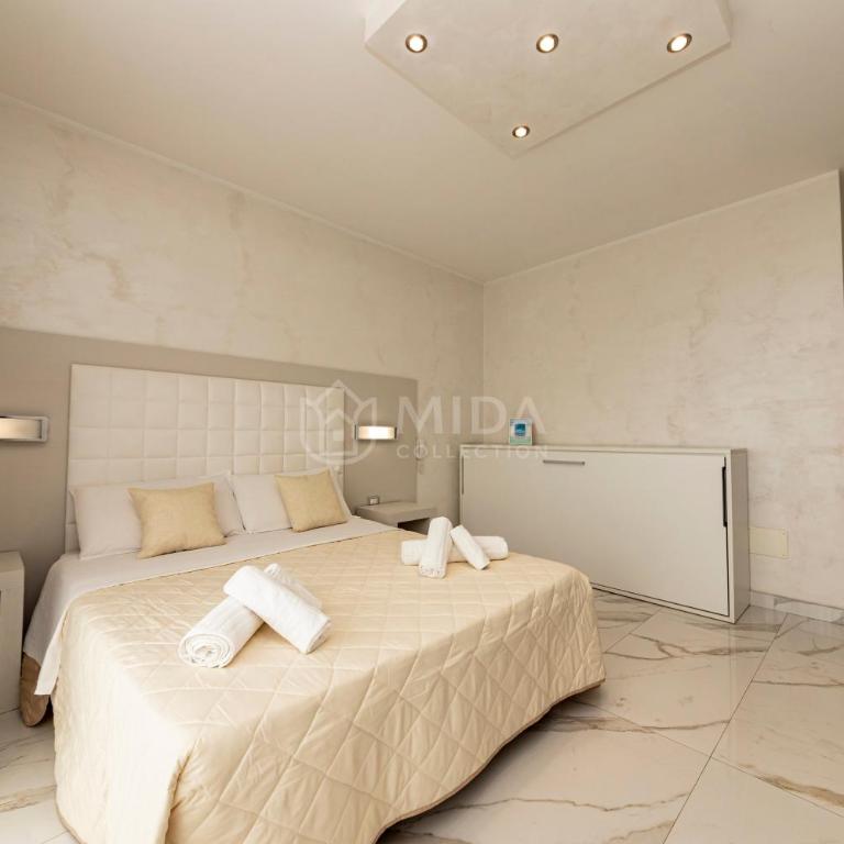Riviera Luxury Rooms - Superior Triple Room with Sea View - 4