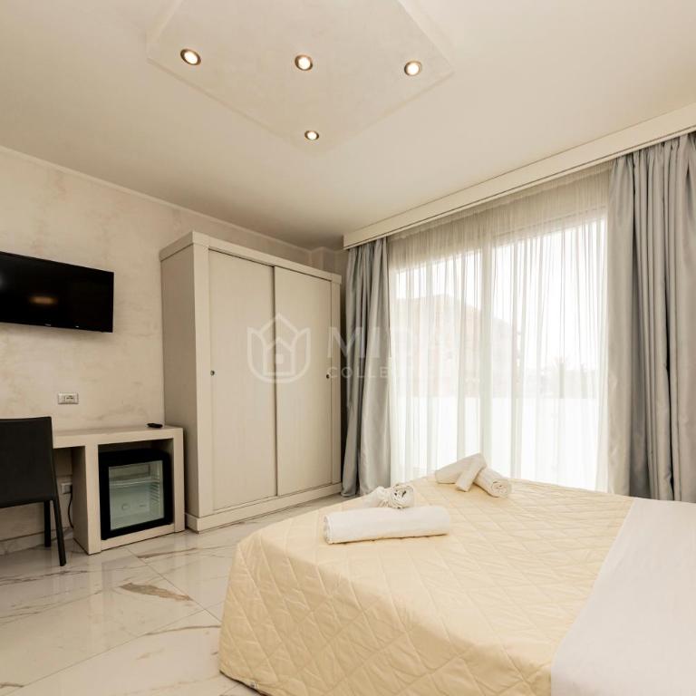 Riviera Luxury Rooms - Superior Triple Room with Sea View - 5