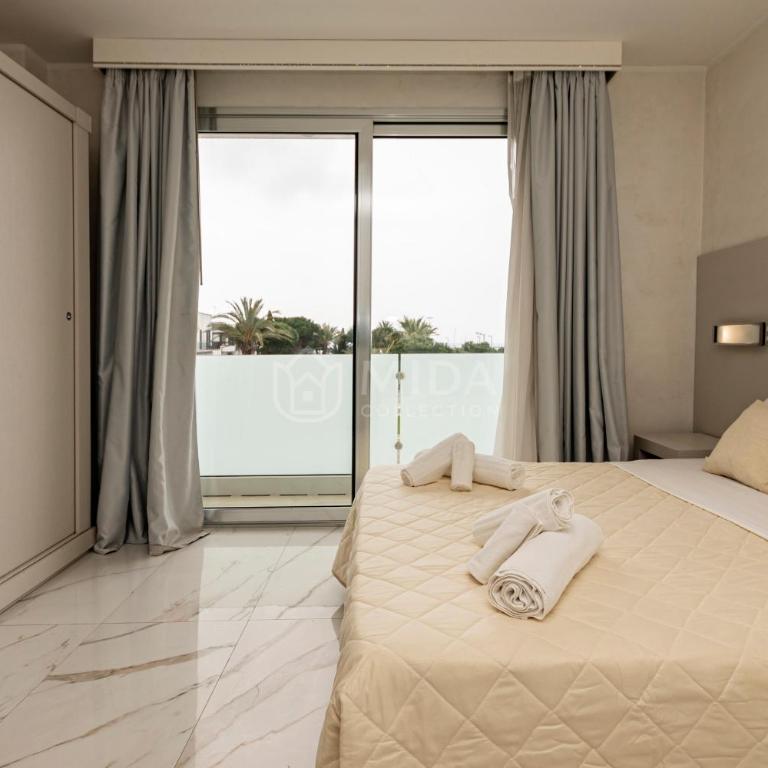 Riviera Luxury Rooms - Superior Triple Room with Sea View - 8