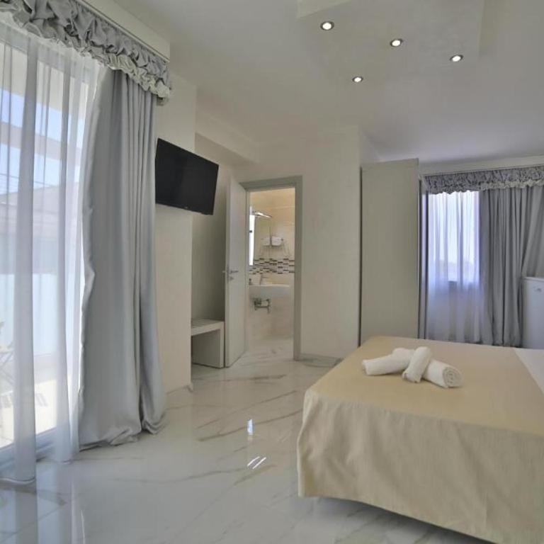 Riviera Luxury Rooms - Triple Room with Sea View - 4