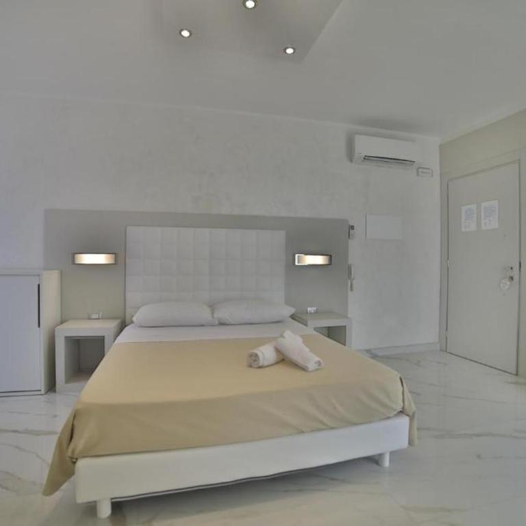 Riviera Luxury Rooms - Triple Room with Sea View - 5