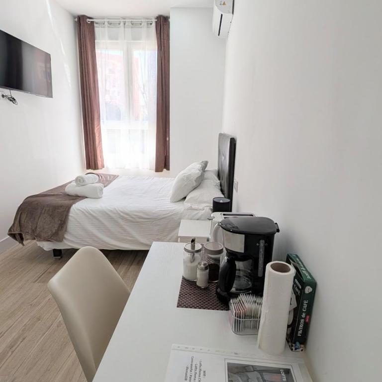Lofts IFEMA CH - Deluxe Double Room with Shower - 11