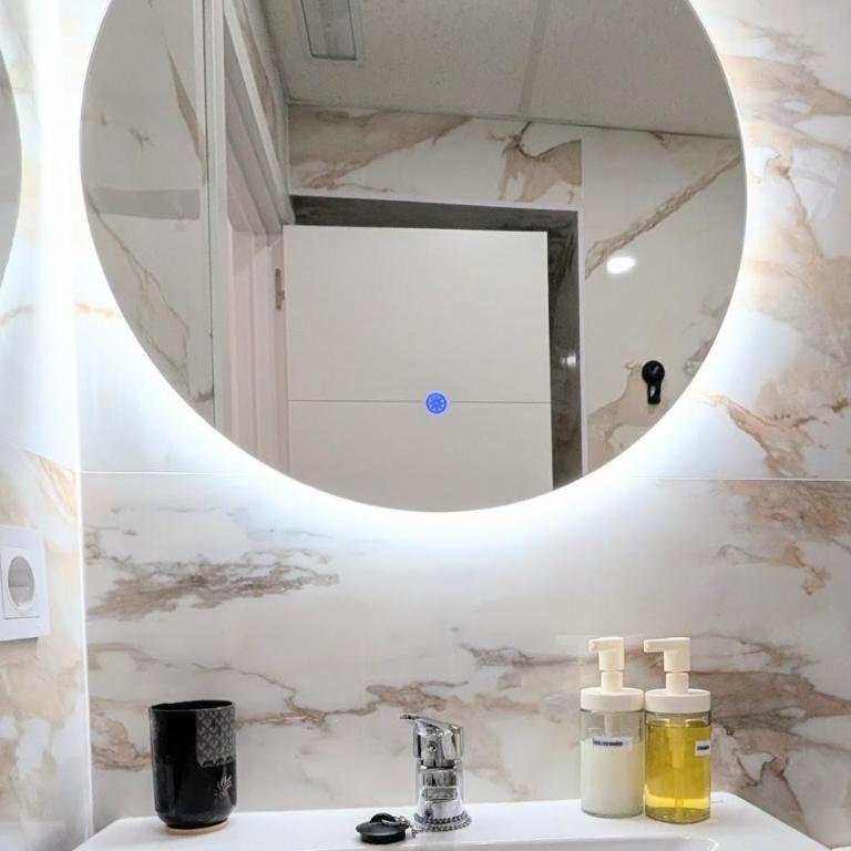 Lofts IFEMA CH - Deluxe Double Room with Shower - 10