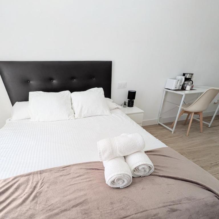 Lofts IFEMA CH - Deluxe Double Room with Shower - 3