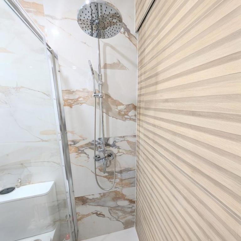 Lofts IFEMA CH - Deluxe Double Room with Shower - 2
