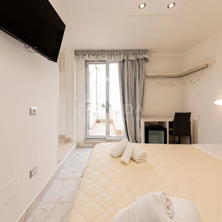 Riviera Luxury Rooms - Double Room with Terrace - 6