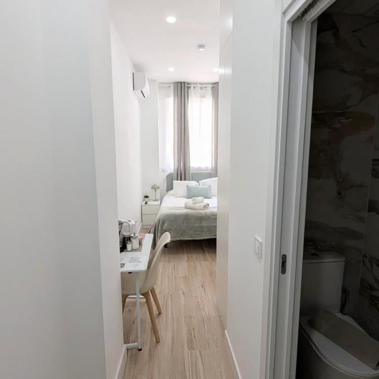 Lofts IFEMA CH - Double Room with Private Bathroom - 1