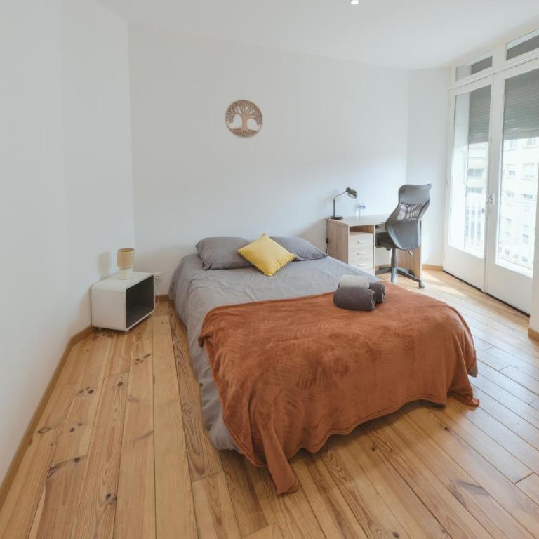 Cœur de Pau - Parking Privé - 4 Suites - 4 à 10p - Appartement de Grand Standing 4 Chambres - 8