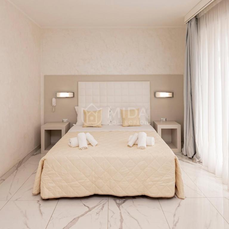 Riviera Luxury Rooms - Double Room with Balcony - 2