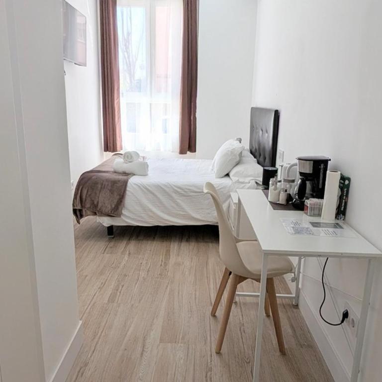 Lofts IFEMA CH - Deluxe Double Room with Shower - 1