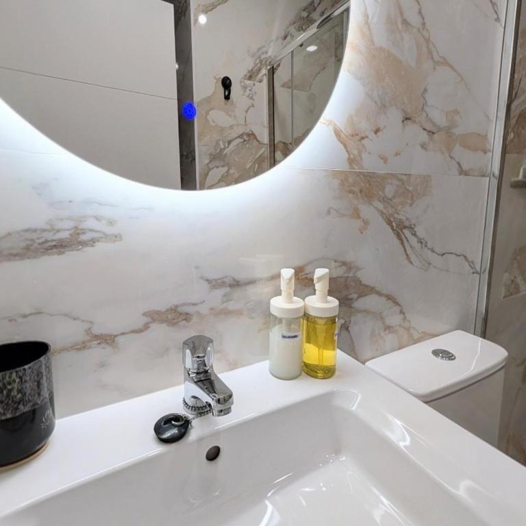 Lofts IFEMA CH - Deluxe Double Room with Shower - 22