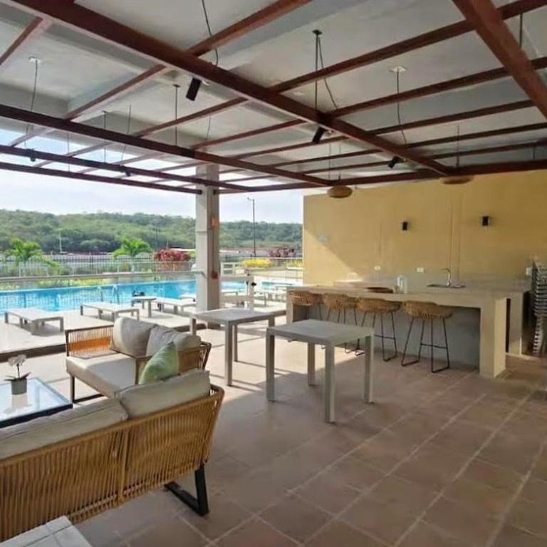 Modern 2BR Near Beach - Hot Water and Wi-Fi - Deluxe Apartment - 9