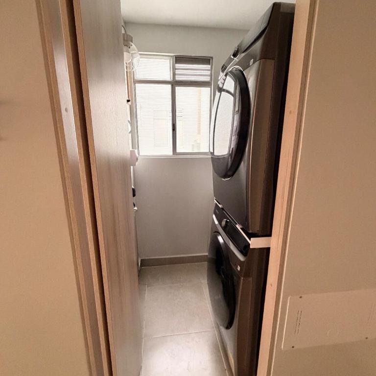 Modern 2BR Near Beach - Hot Water and Wi-Fi - Deluxe Apartment - 17