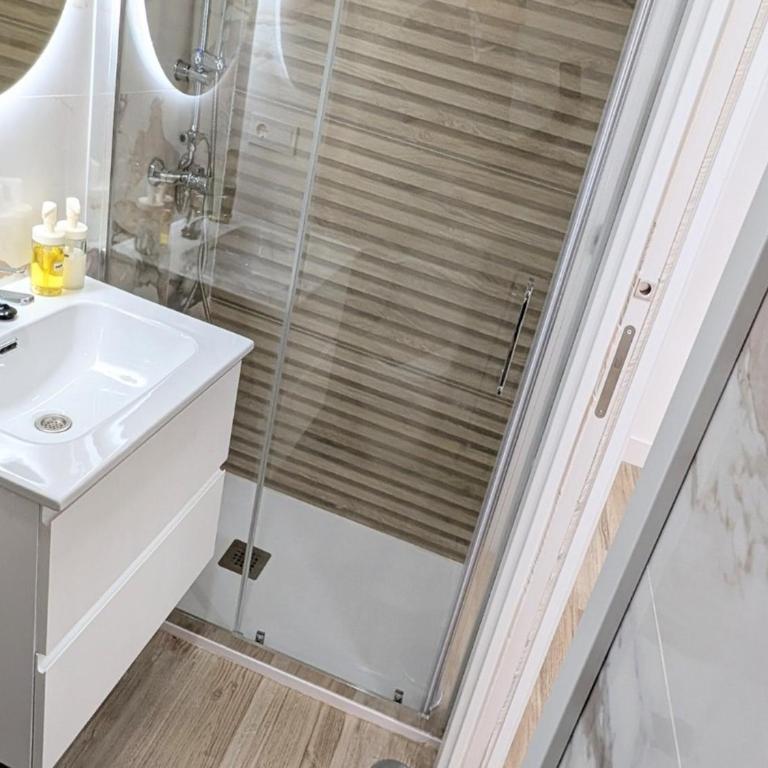 Lofts IFEMA CH - Double Room with Private Bathroom - 16
