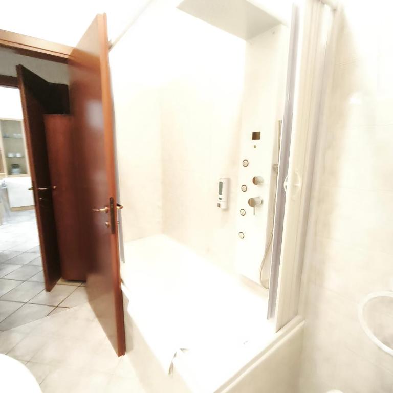 Bernina Express Apartment Il cuore di Lara e Stefy right in front of the train station, with garden and free parking - Apartment mit 1 Schlafzimmer - 11