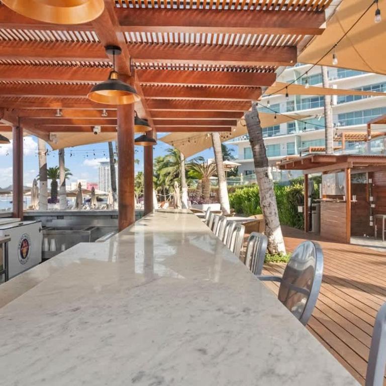 Luxury Beach Front Condo 21st Floor Views - Apartamento - 80