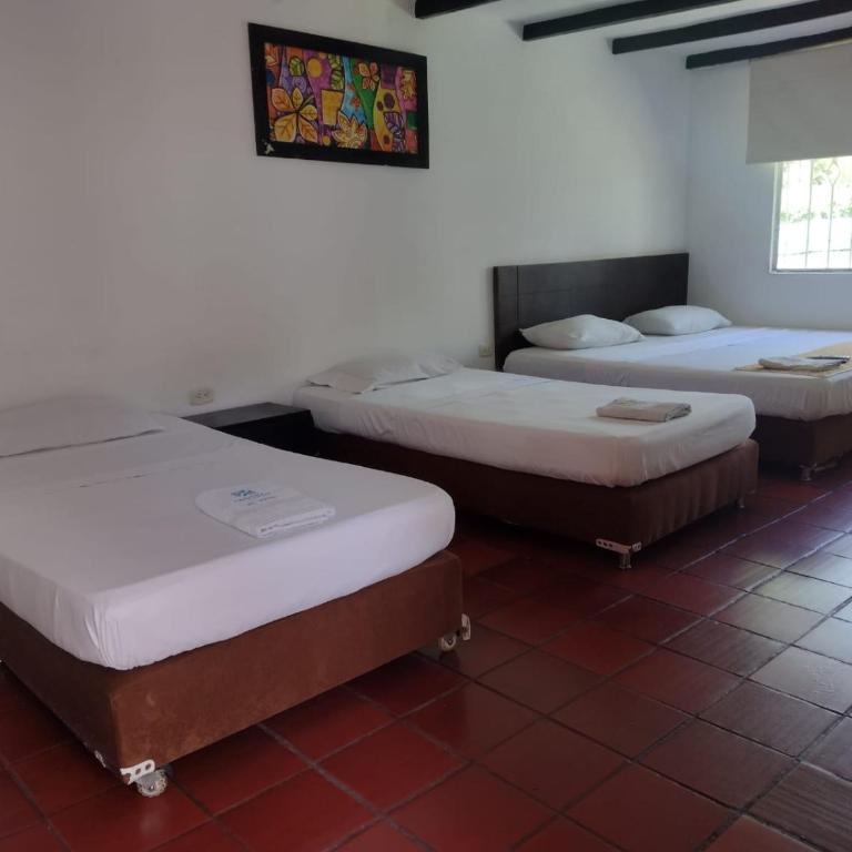 Finca la Playita Villeta - Standard Family Room - 2