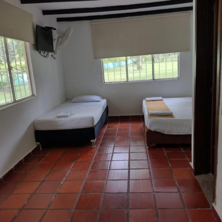 Finca la Playita Villeta - Basic Triple Room - 3
