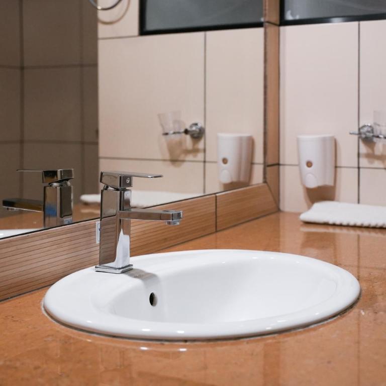 Hotel Mitru - Standard Triple Room - 6