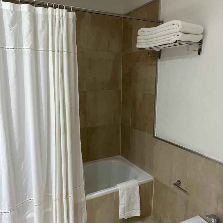 Howard Johnson Hotel & Casino - Habitación Doble Executive - 1 o 2 camas - 2