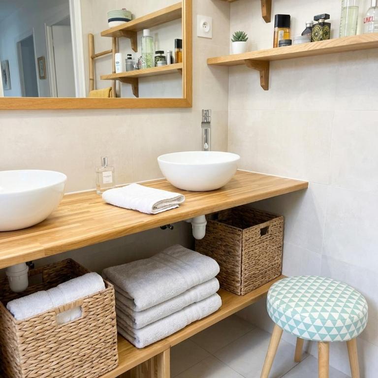 Appartement Familial pour couple avec 2 enfants avec Jardin piscine et parking recharge véhicule électrique - Two-Bedroom Apartment - 3