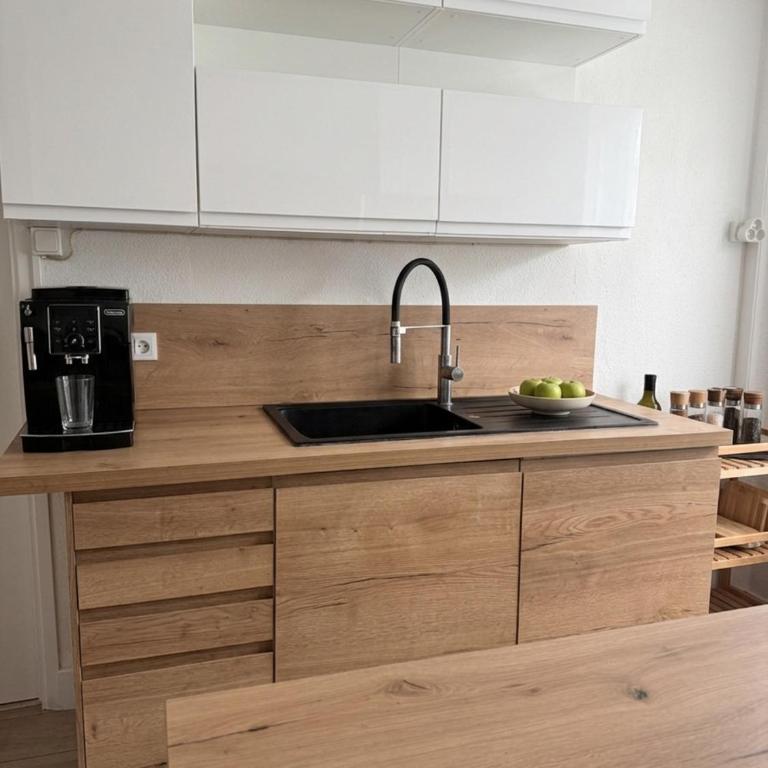 Appartement Familial pour couple avec 2 enfants avec Jardin piscine et parking recharge véhicule électrique - Two-Bedroom Apartment - 5