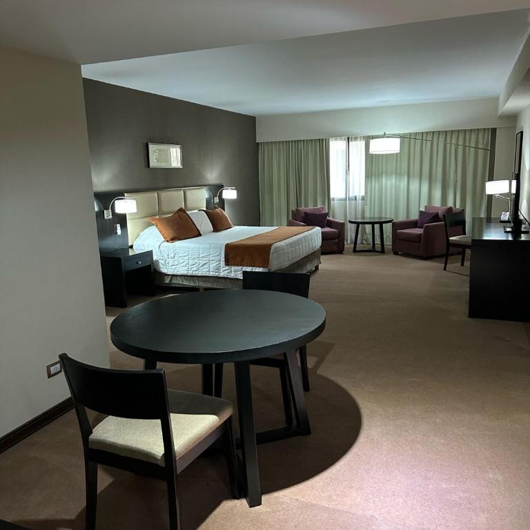 Howard Johnson Hotel & Casino - Suite Deluxe - 1