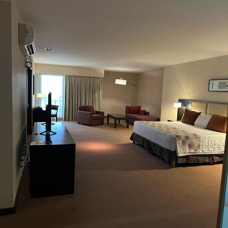 Howard Johnson Hotel & Casino - Suite Presidencial - 2