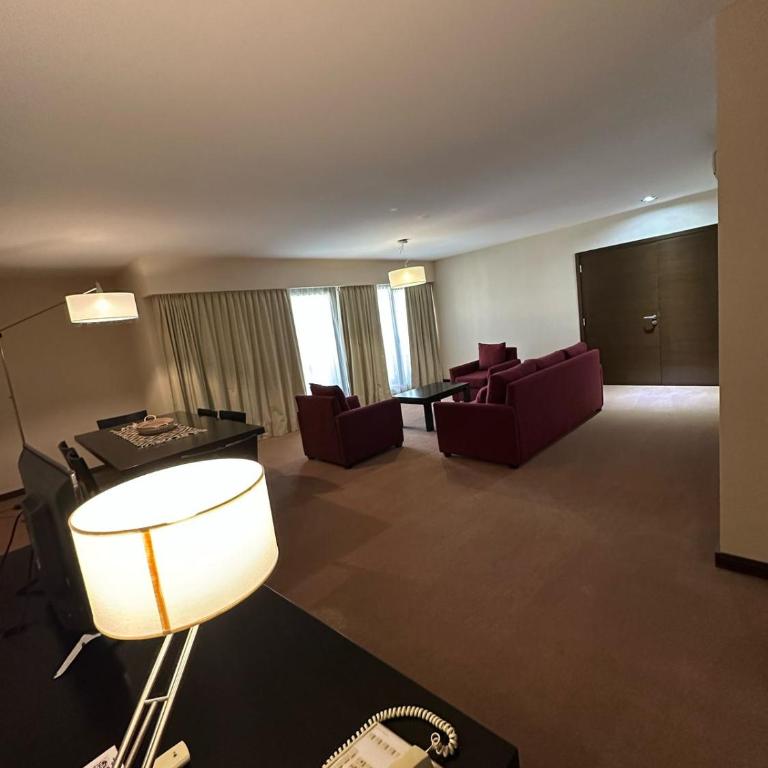 Howard Johnson Hotel & Casino - Suite Presidencial - 4