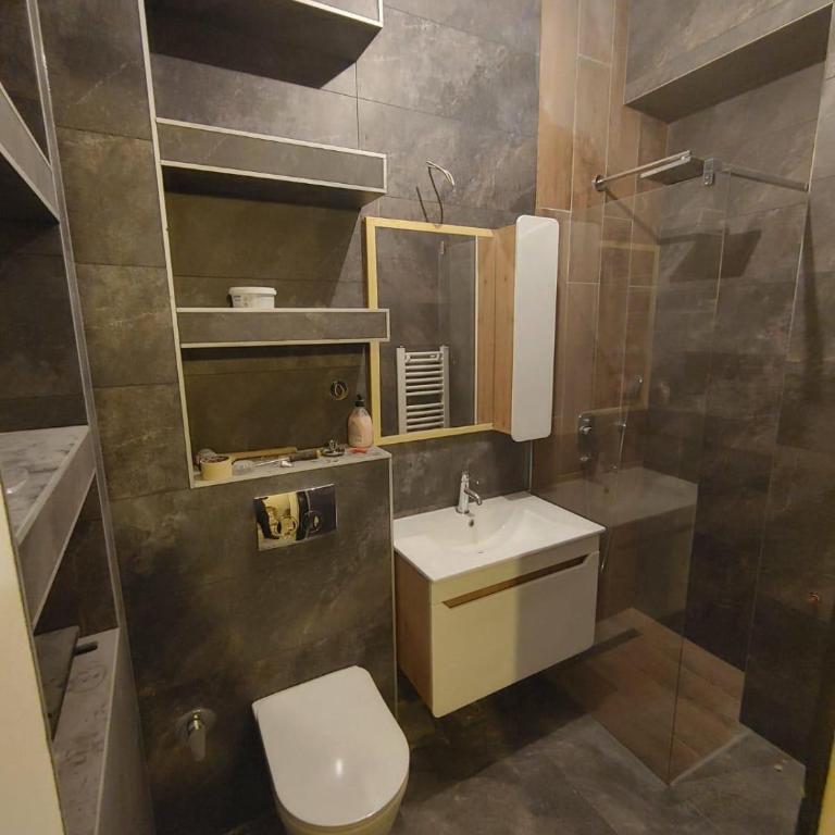 NEWLY RENOVATED Family Room in city centre - Porodična Soba - 8
