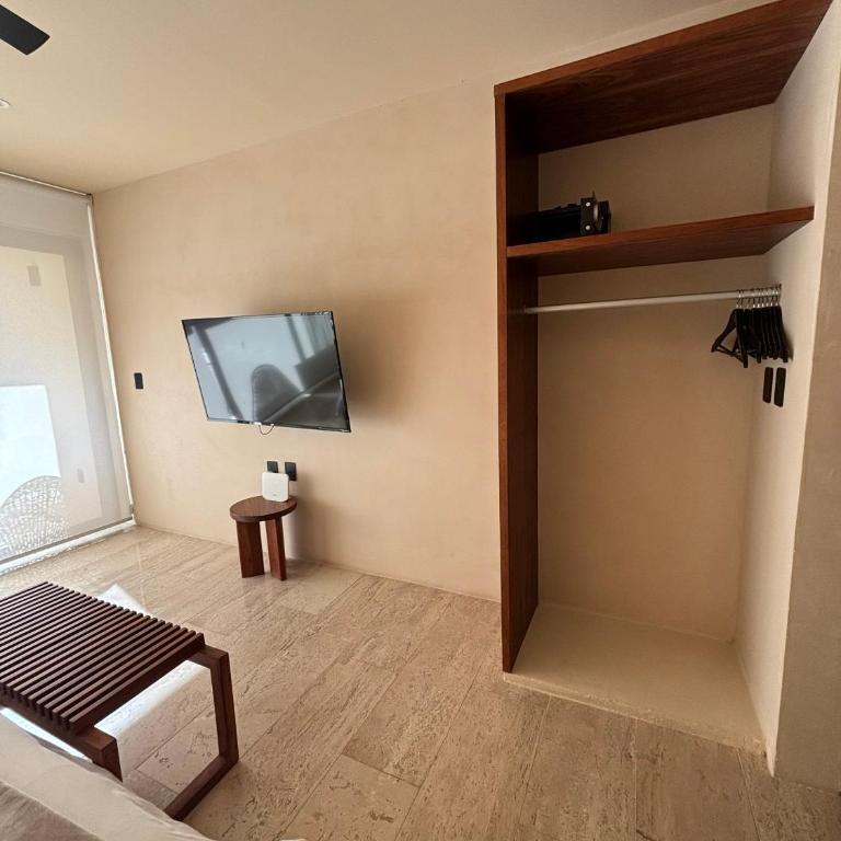 Loch Tulum by The Spot Rentals - Studio with Spa Bath - 14