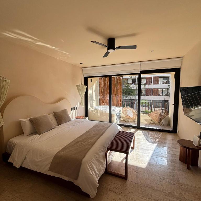 Loch Tulum by The Spot Rentals - Studio with Spa Bath - 3
