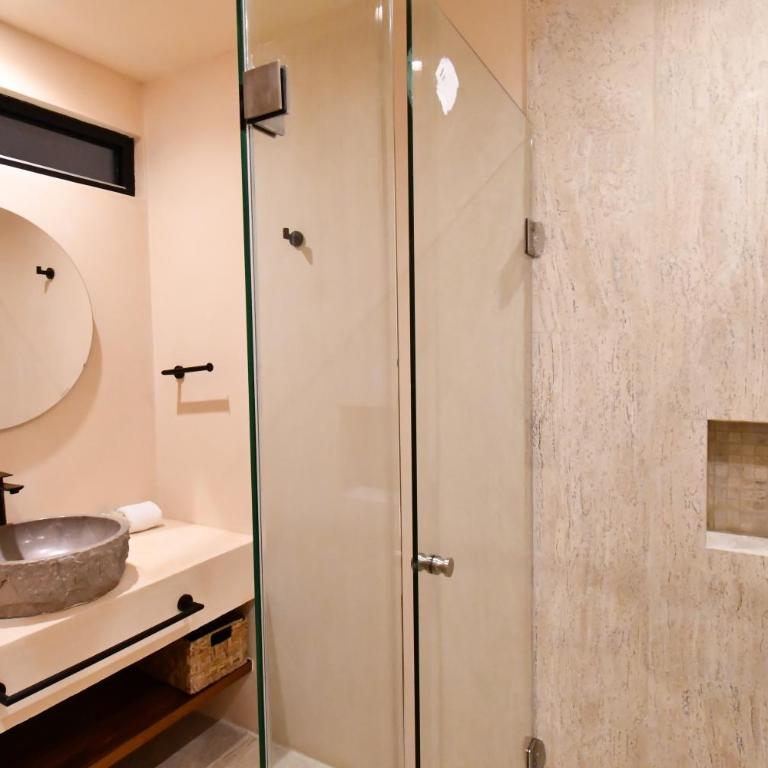 Loch Tulum by The Spot Rentals - Double Room with Terrace - 7
