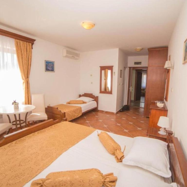 Fiammanti Hotel Montenegro - Triple Room with Balcony - 4