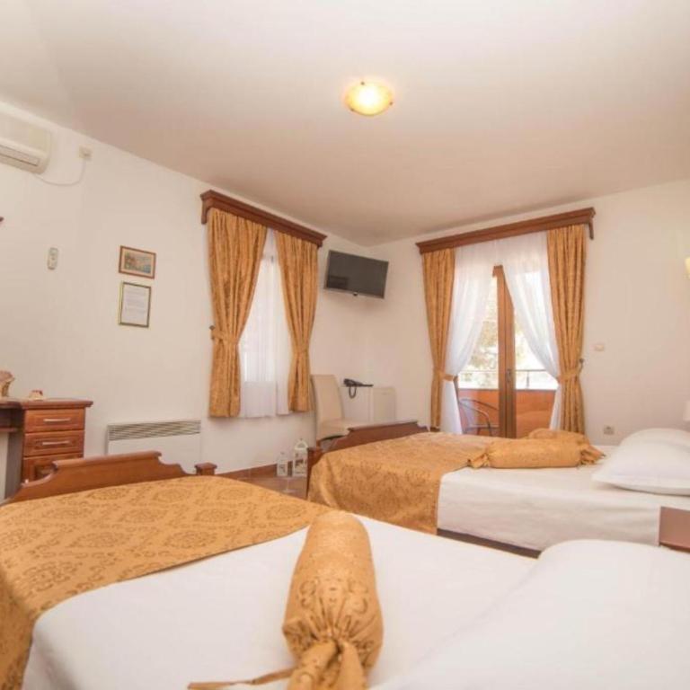 Fiammanti Hotel Montenegro - Triple Room with Balcony - 9