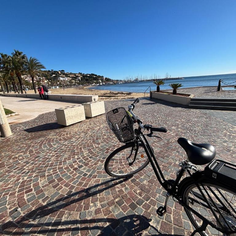 Grand T2 dernier étage avec garage à moins de 300 m du centre ville et plage - Appartement 1 Chambre - 26