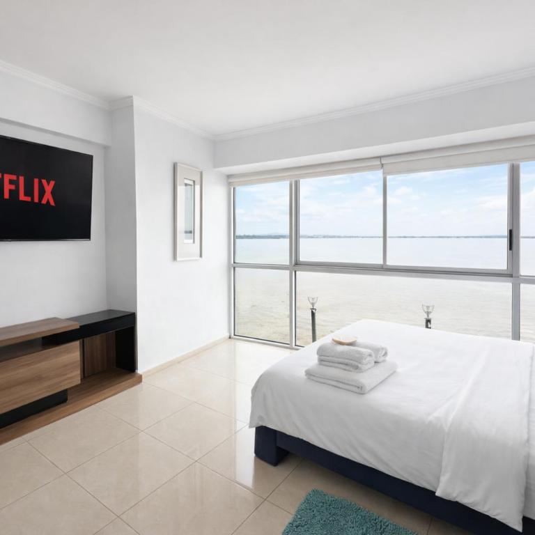 Luxury River View suite Vista al rio, Suite privada, Cocina privada, Vista panorámica, Moderna - One-Bedroom Apartment with River View - 17
