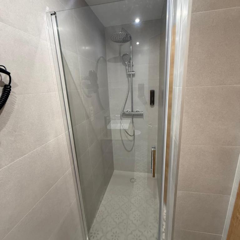 Pensión el Horno REFORMADO - Habitación Triple con baño - 5