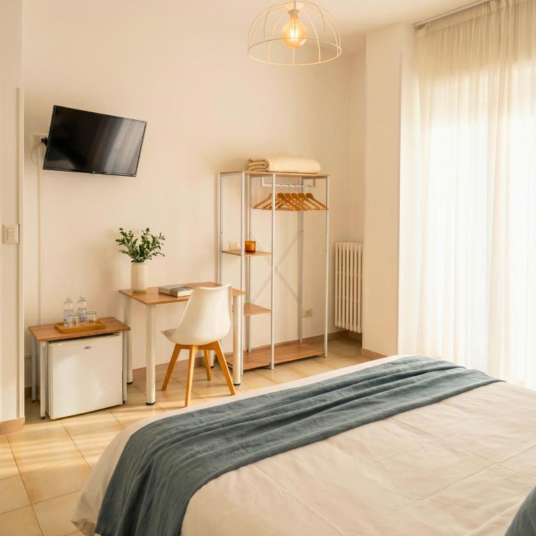 Melo Accommodations - Quadruple Room with Balcony - 4