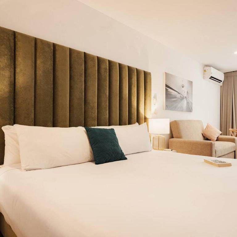 Chateau Studios by Vibrant - Estudio con cama extragrande y sofá cama - 6