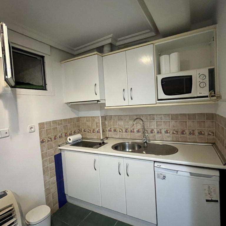Small Studio in Central Madrid - One-Bedroom Apartment - 10