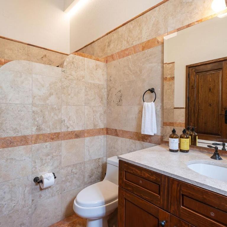 Casa Rose, 6BR Estate with Private Pool & Rooftop - Villa - 25