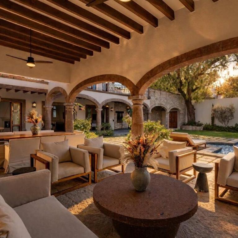 Casa Rose, 6BR Estate with Private Pool & Rooftop - Villa - 4