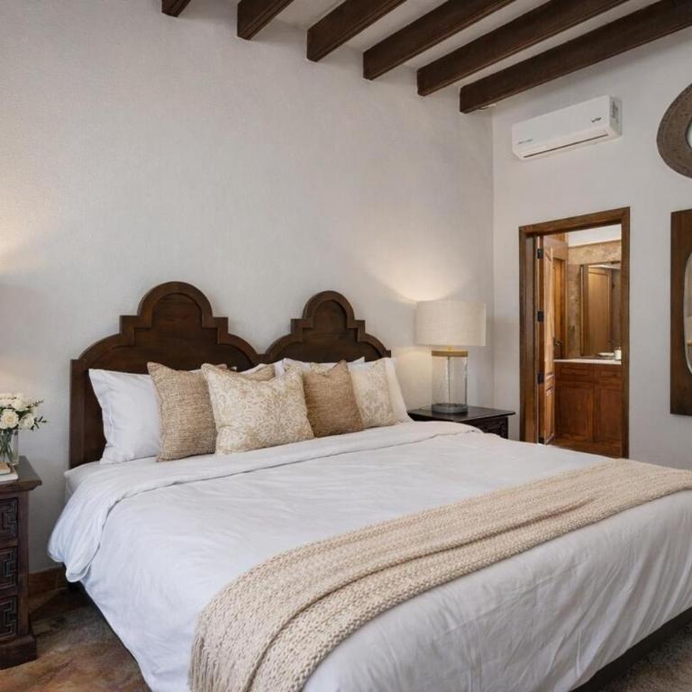 Casa Rose, 6BR Estate with Private Pool & Rooftop - Villa - 26