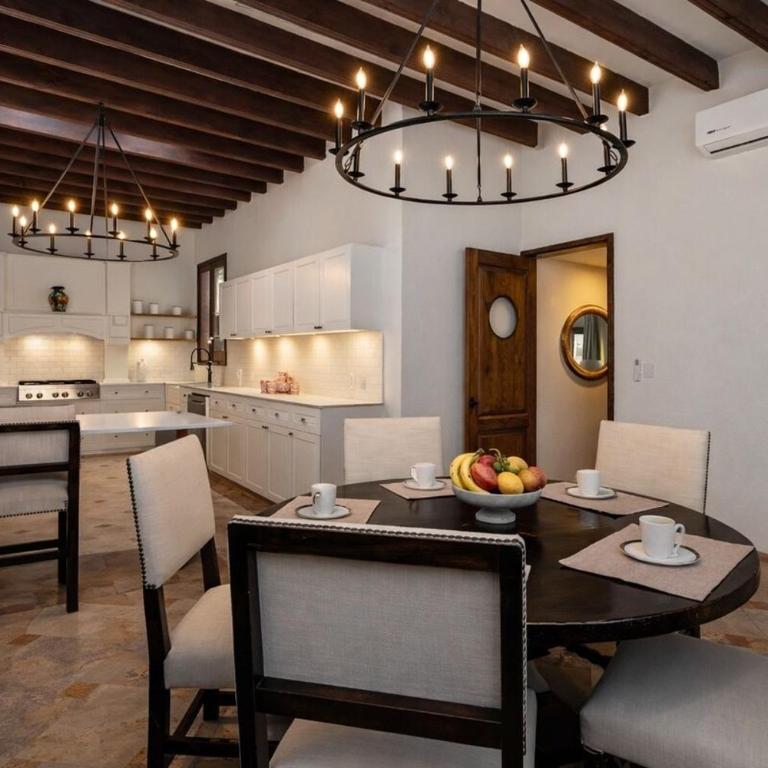 Casa Rose, 6BR Estate with Private Pool & Rooftop - Villa - 10