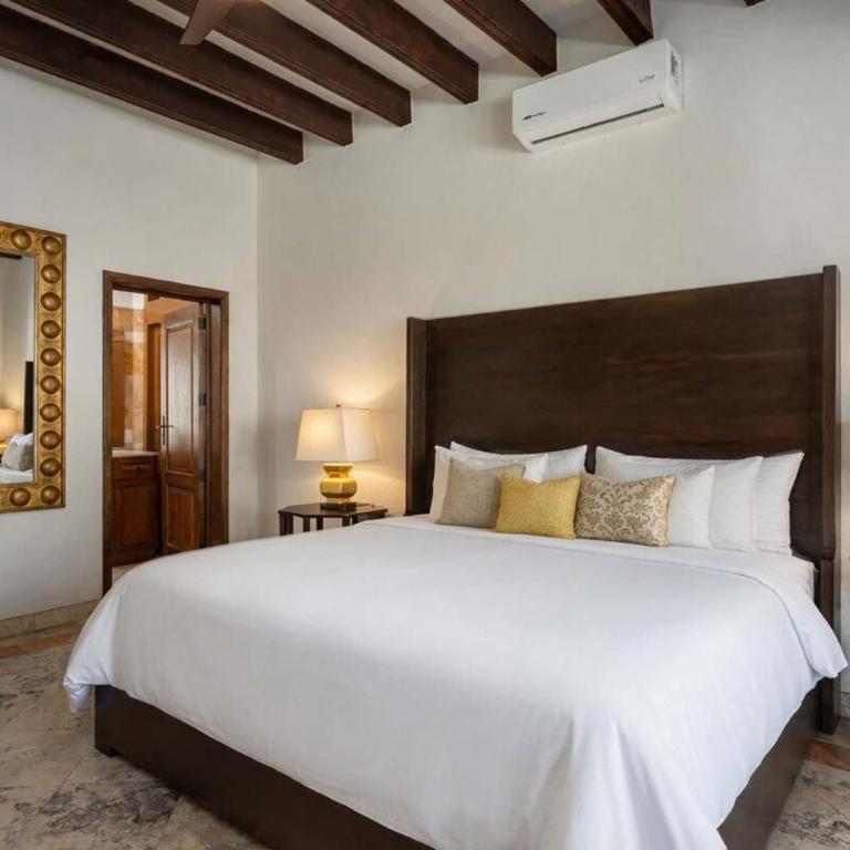 Casa Rose, 6BR Estate with Private Pool & Rooftop - Villa - 16