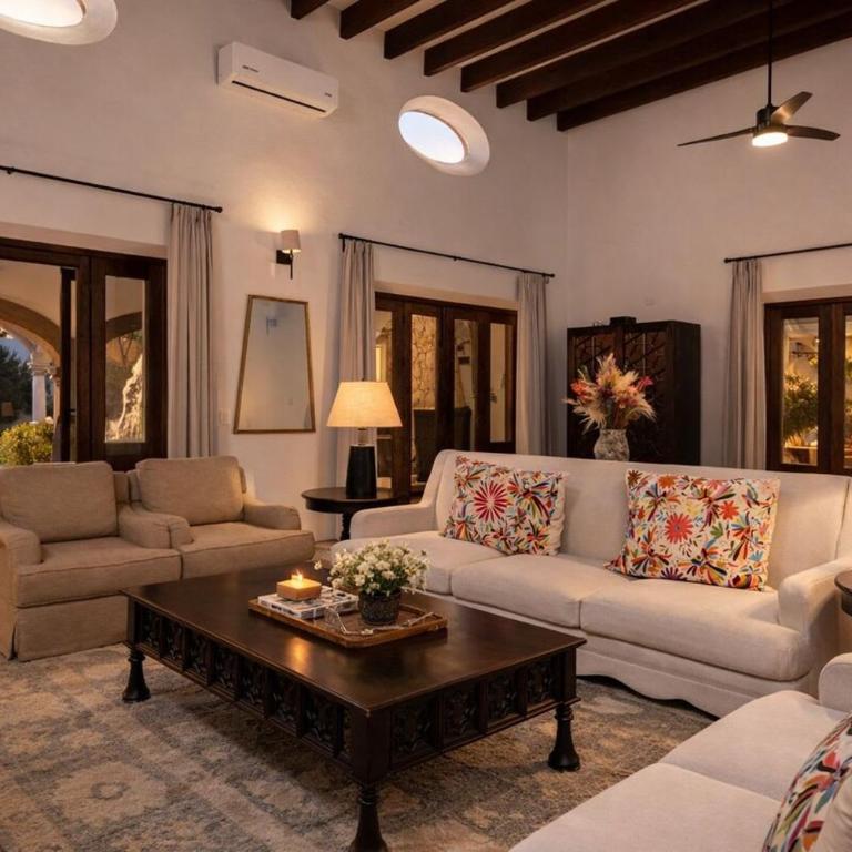 Casa Rose, 6BR Estate with Private Pool & Rooftop - Villa - 14