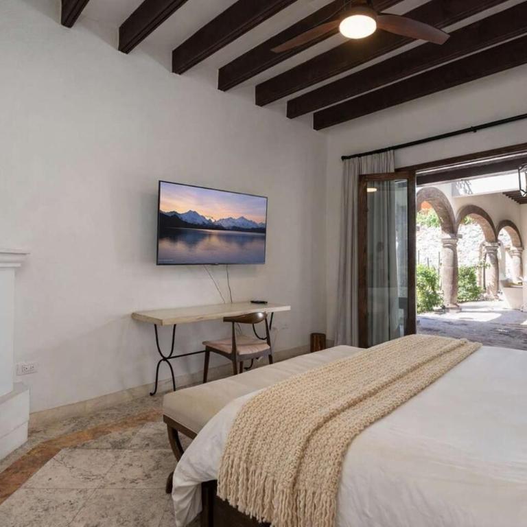 Casa Rose, 6BR Estate with Private Pool & Rooftop - Villa - 29