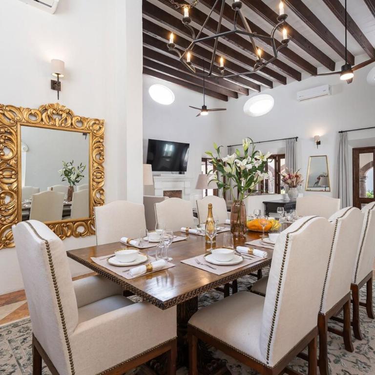 Casa Rose, 6BR Estate with Private Pool & Rooftop - Villa - 12